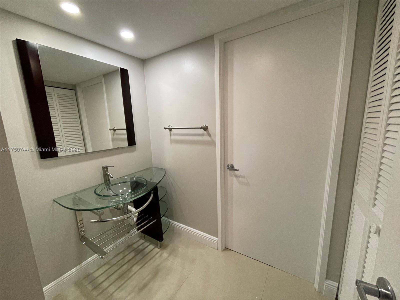 WINSTON TOWERS 600 CONDO - Residential