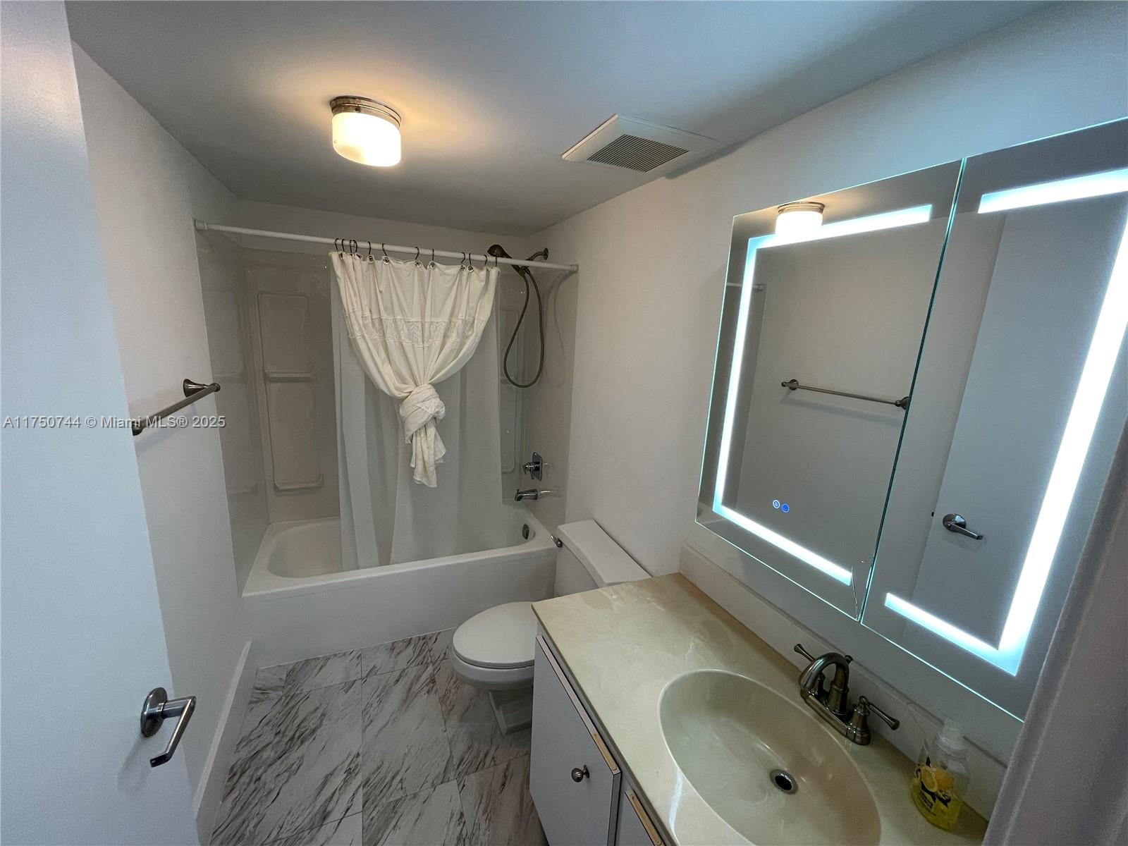 WINSTON TOWERS 600 CONDO - Residential