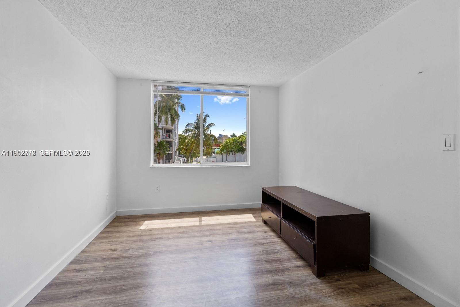 SERENITY ON THE RIVER CON - Residential