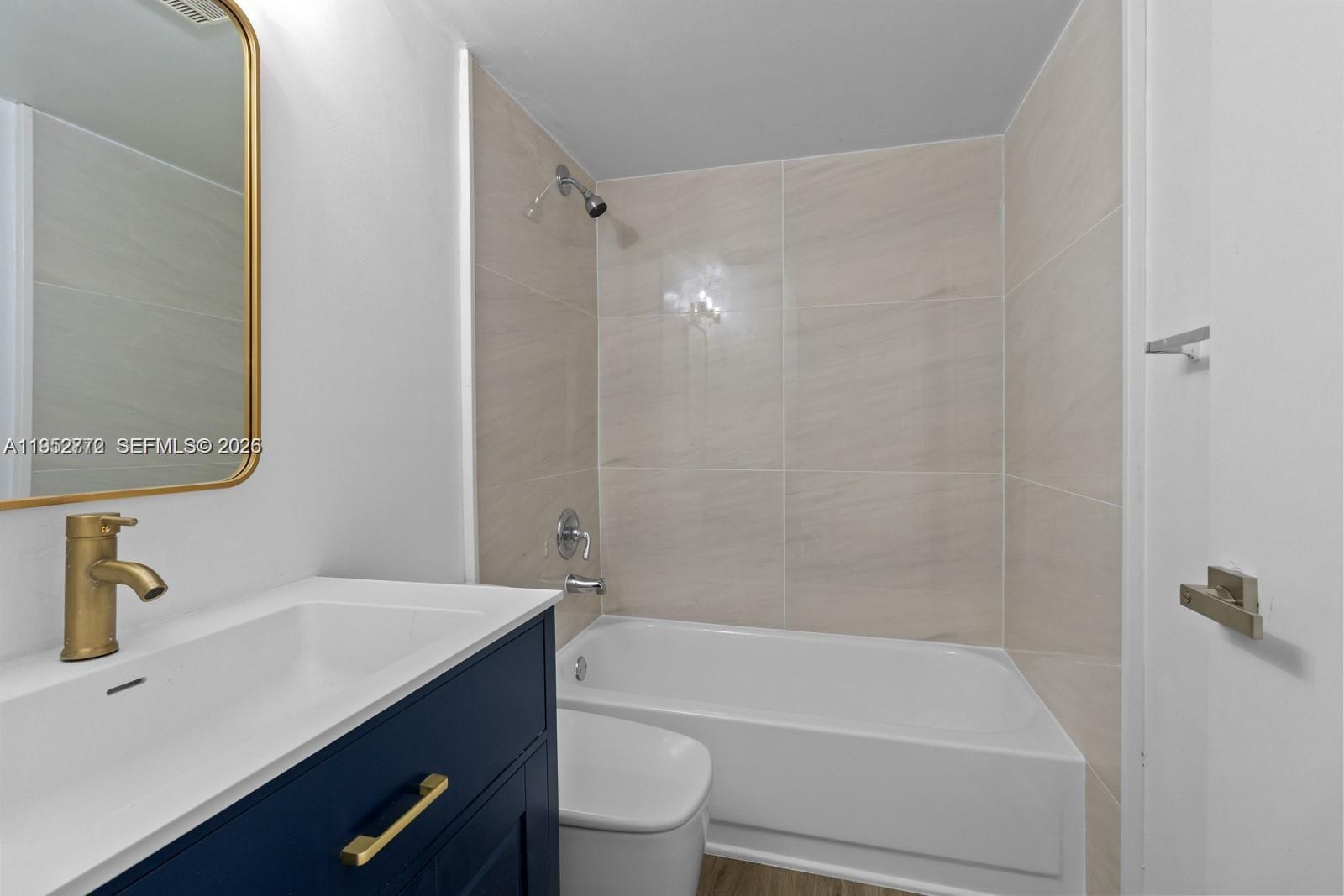 SERENITY ON THE RIVER CON - Residential