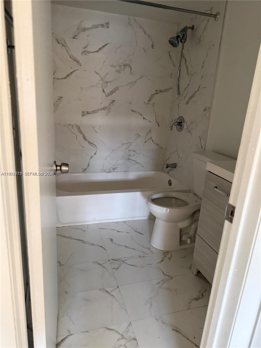 MILLER DREAM TOWNHOMES CO - Residential Lease