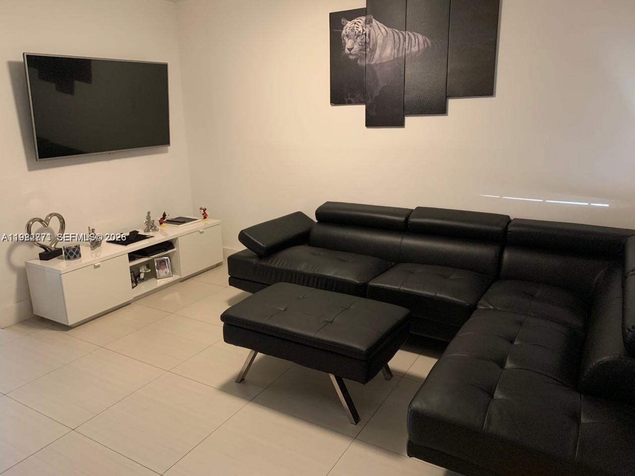 MILLER DREAM TOWNHOMES CO - Residential Lease