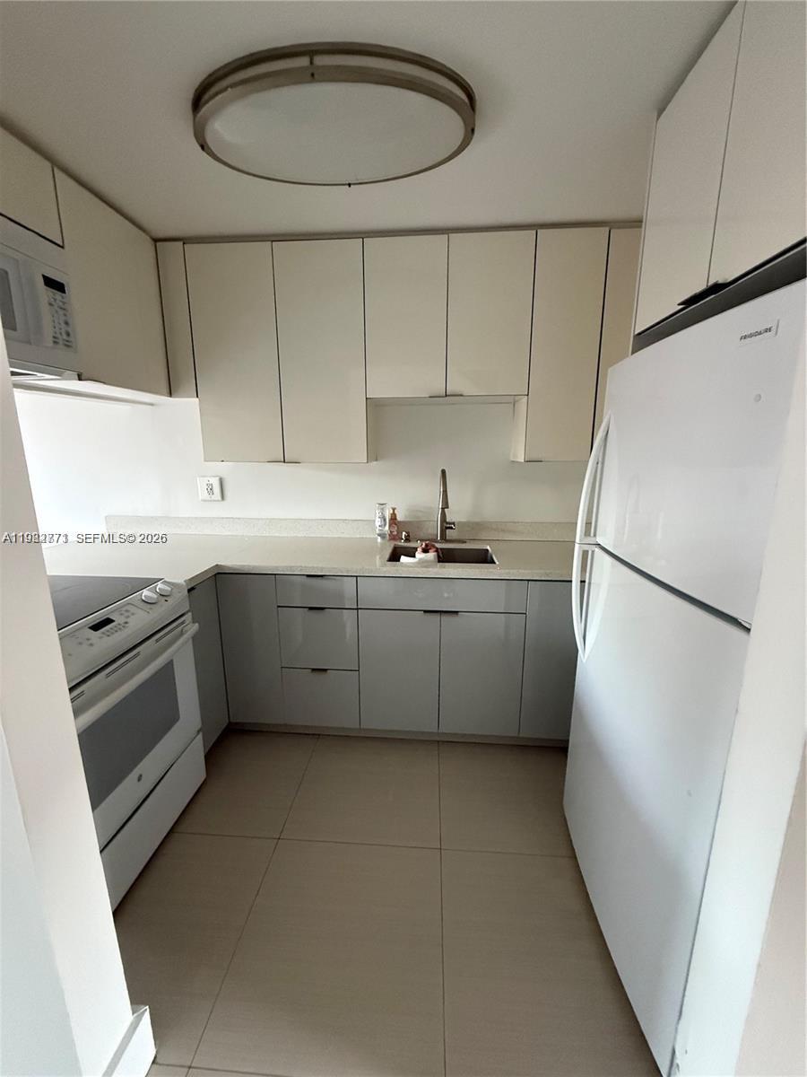 MILLER DREAM TOWNHOMES CO - Residential Lease