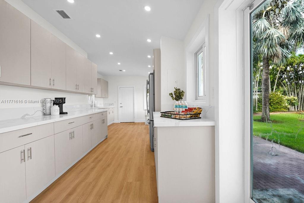 HOLLYWOOD LAKES SECTION - Residential Lease
