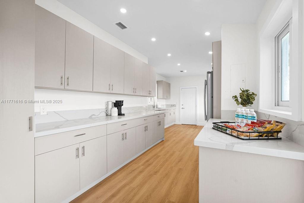 HOLLYWOOD LAKES SECTION - Residential Lease