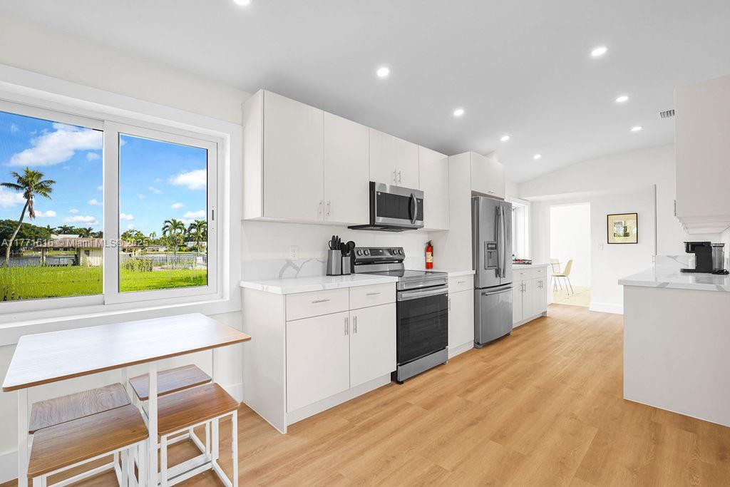 HOLLYWOOD LAKES SECTION - Residential Lease
