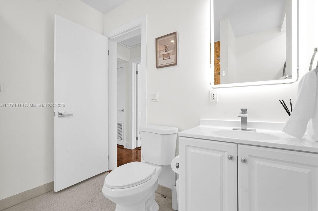 HOLLYWOOD LAKES SECTION - Residential Lease