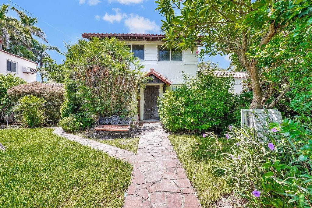 HOLLYWOOD LAKES SECTION - Residential Lease