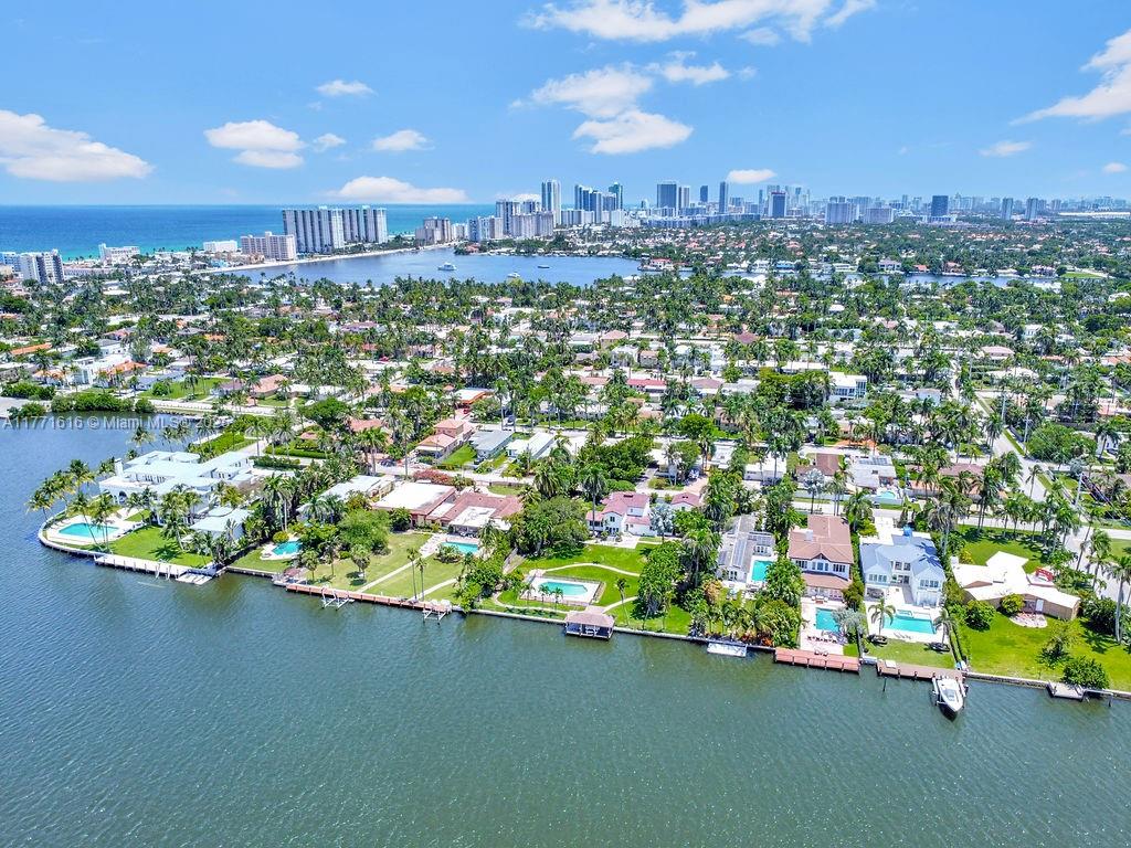 HOLLYWOOD LAKES SECTION - Residential Lease