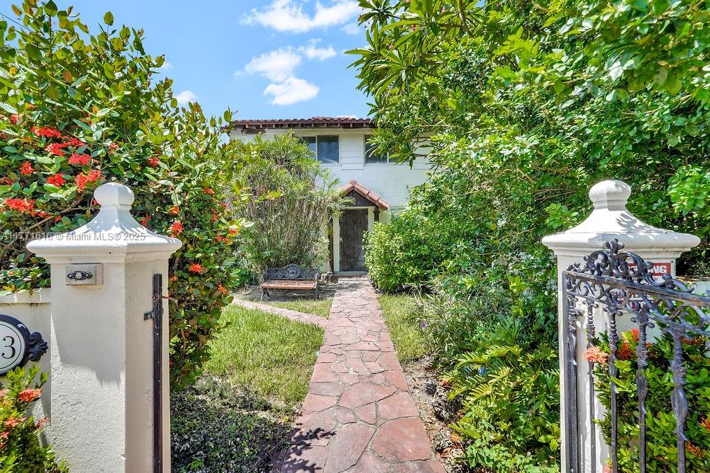 HOLLYWOOD LAKES SECTION - Residential Lease