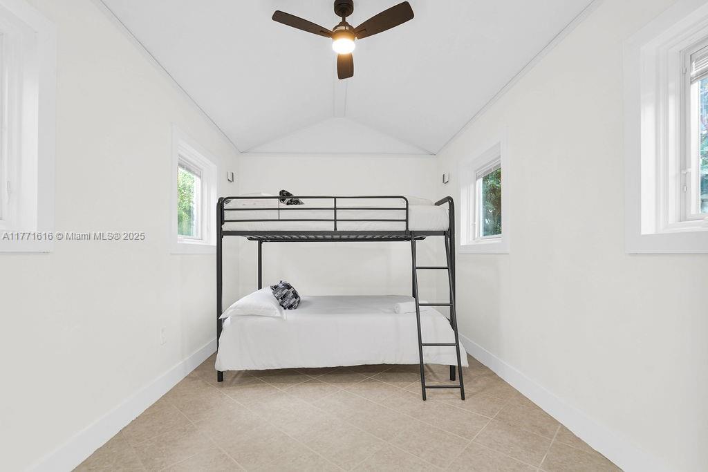 HOLLYWOOD LAKES SECTION - Residential Lease