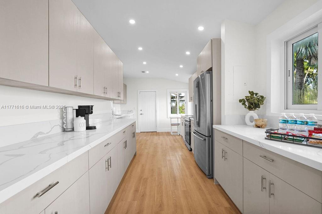 HOLLYWOOD LAKES SECTION - Residential Lease