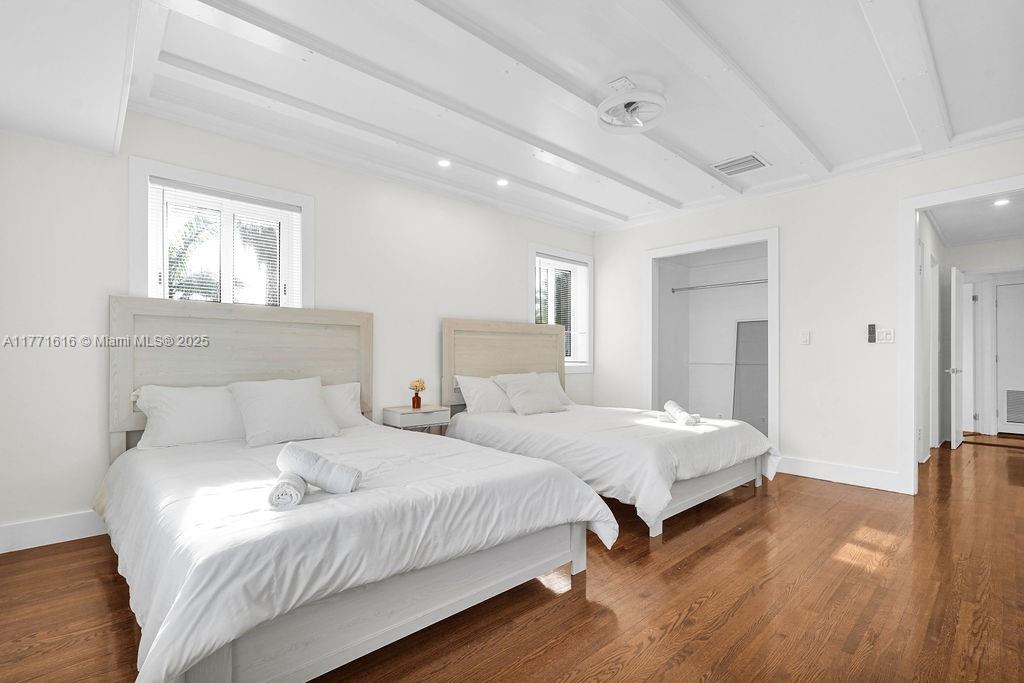 HOLLYWOOD LAKES SECTION - Residential Lease