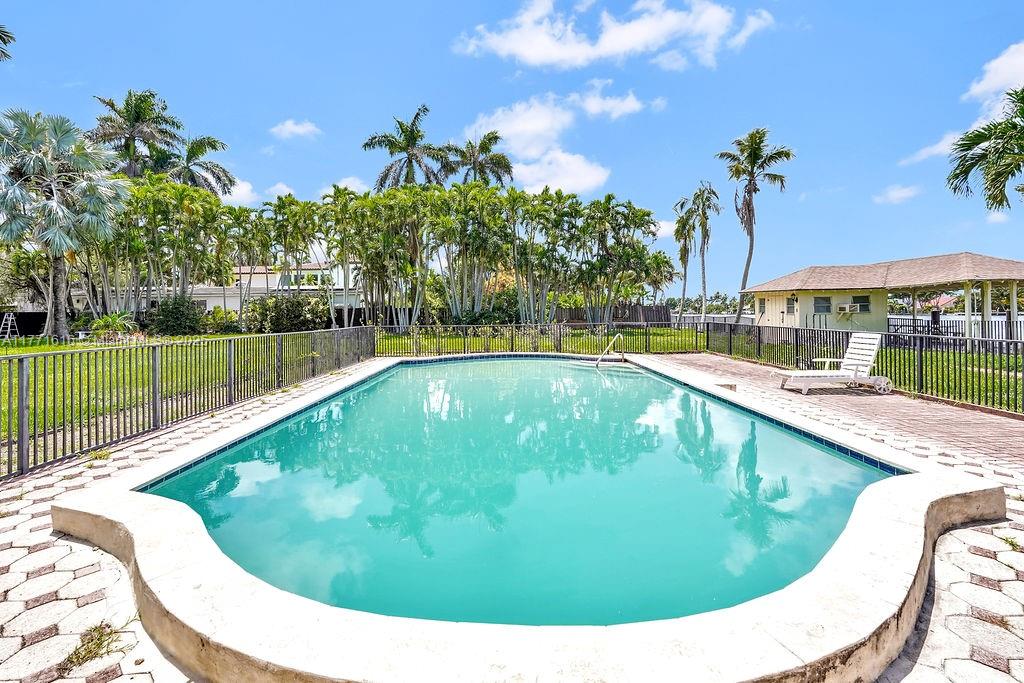 HOLLYWOOD LAKES SECTION - Residential Lease