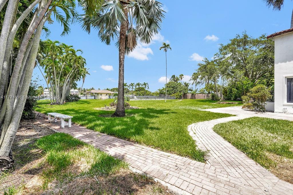 HOLLYWOOD LAKES SECTION - Residential Lease