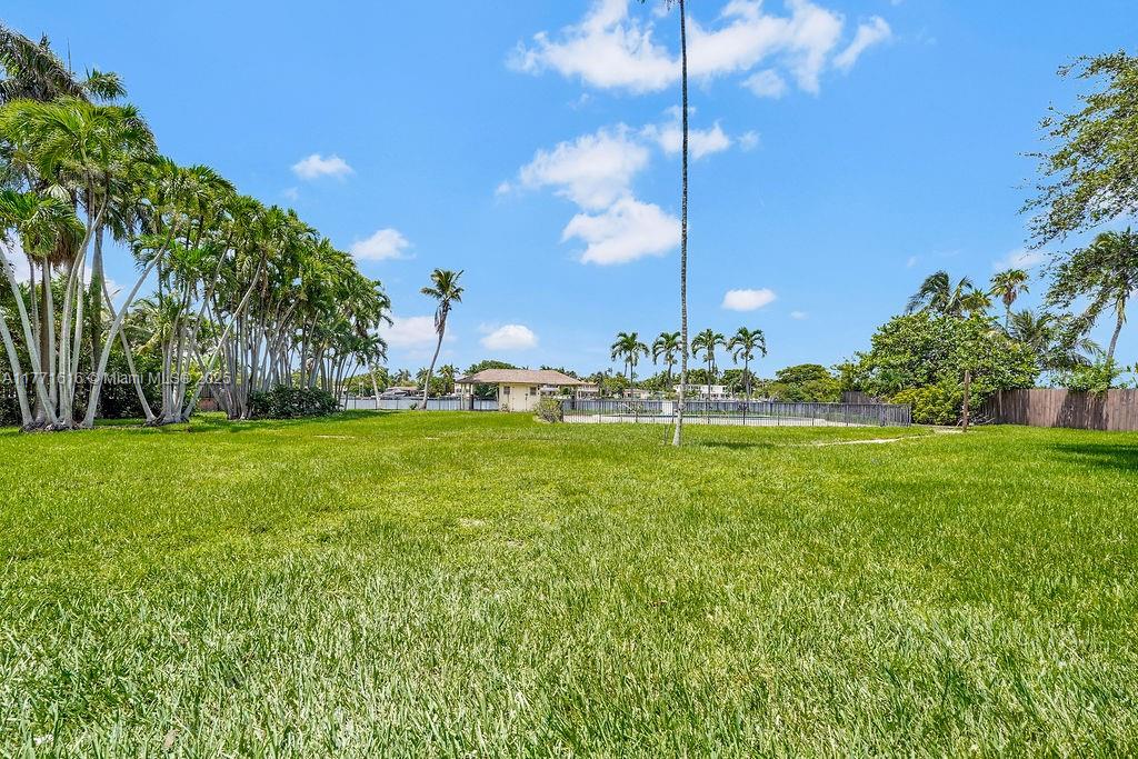 HOLLYWOOD LAKES SECTION - Residential Lease