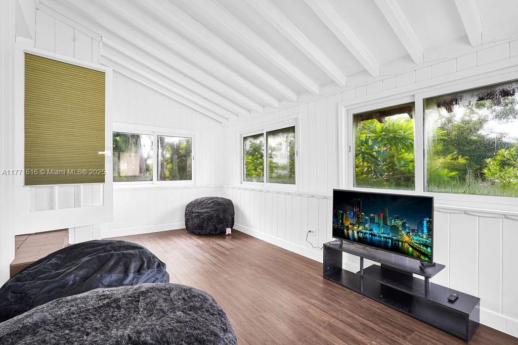 HOLLYWOOD LAKES SECTION - Residential Lease