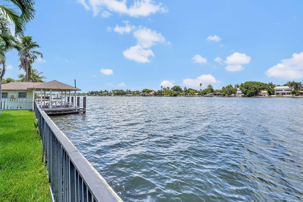 HOLLYWOOD LAKES SECTION - Residential Lease