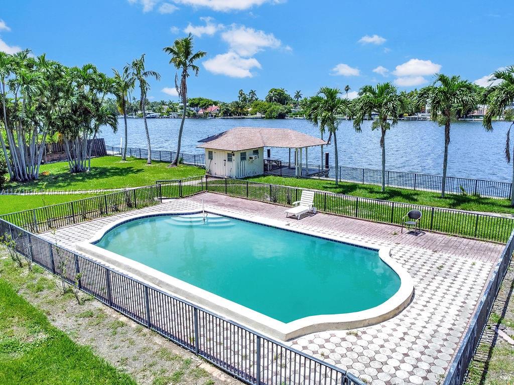 HOLLYWOOD LAKES SECTION - Residential Lease