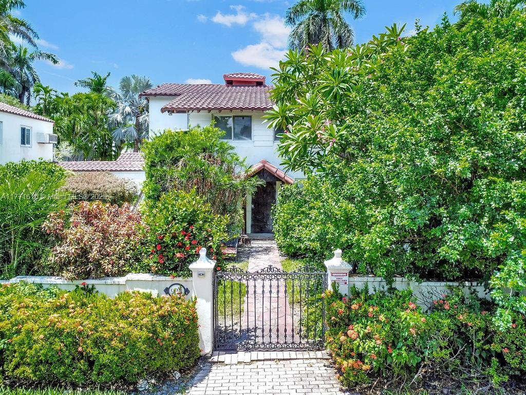 HOLLYWOOD LAKES SECTION - Residential Lease