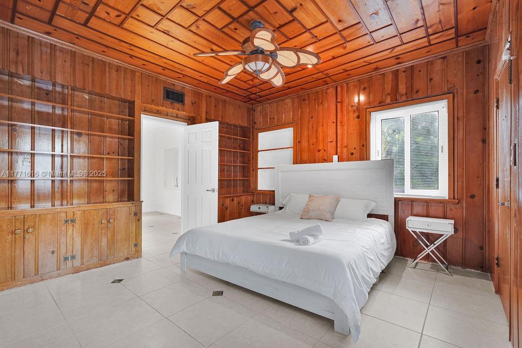 HOLLYWOOD LAKES SECTION - Residential Lease