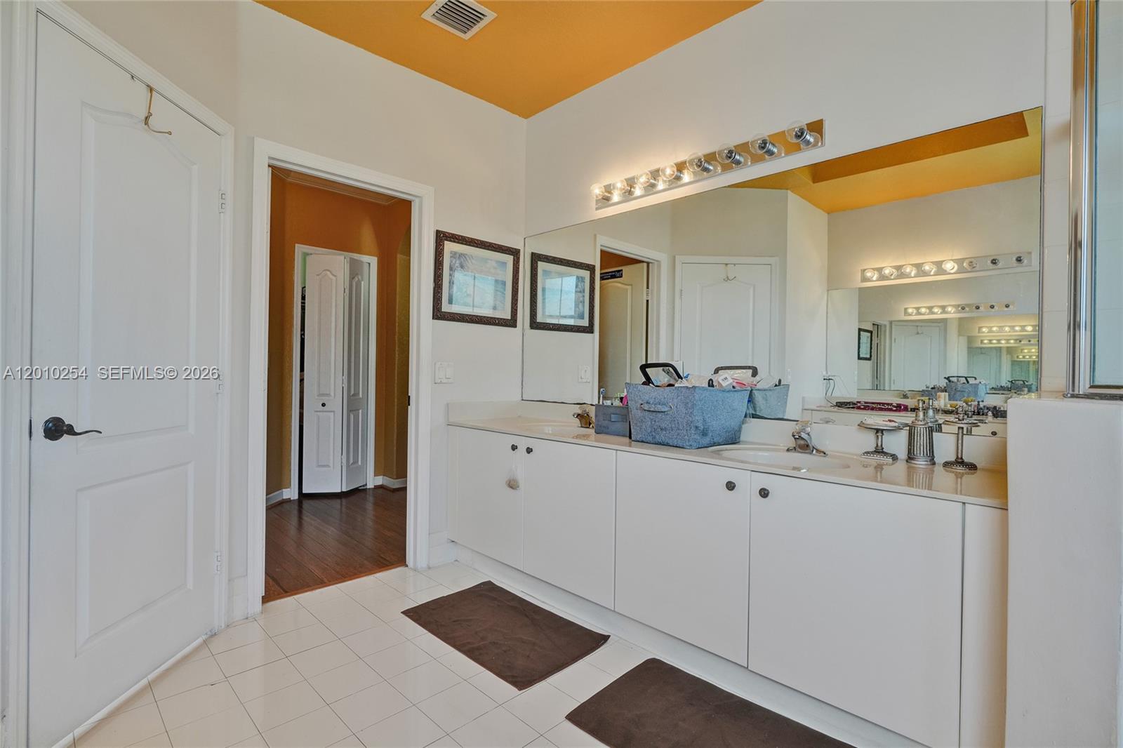 CENTURY GARDENS - Residential