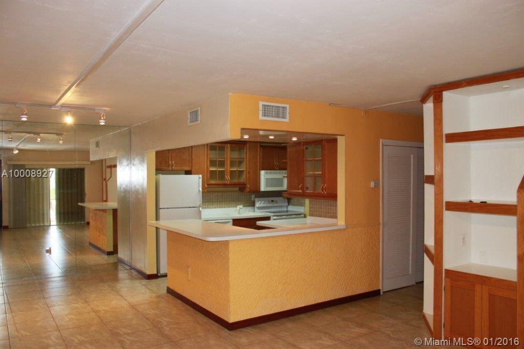 VERY SPACIOUS APARTMENT, OPEN KITCHEN, NICE GATED COMMUNITY, 2ND FLOOR, EASY TO SHOW. VERY NICE LOCATION, WALKING DISTANCE TO DADELAND MALL AND METRORAIL, VERY GOOD APPLIANCES,WASHER/DRYER INSIDE UNIT. 
AS PER ASSOCIATION REQUIREMENT APPLICANT MUST HAVE 700+ CREDIT SCORE. SEE ASSOCIATION APPLICATION ATTACHED.