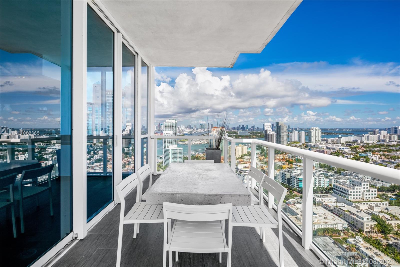 CONTINUUM ON SOUTH BEACH - Residential