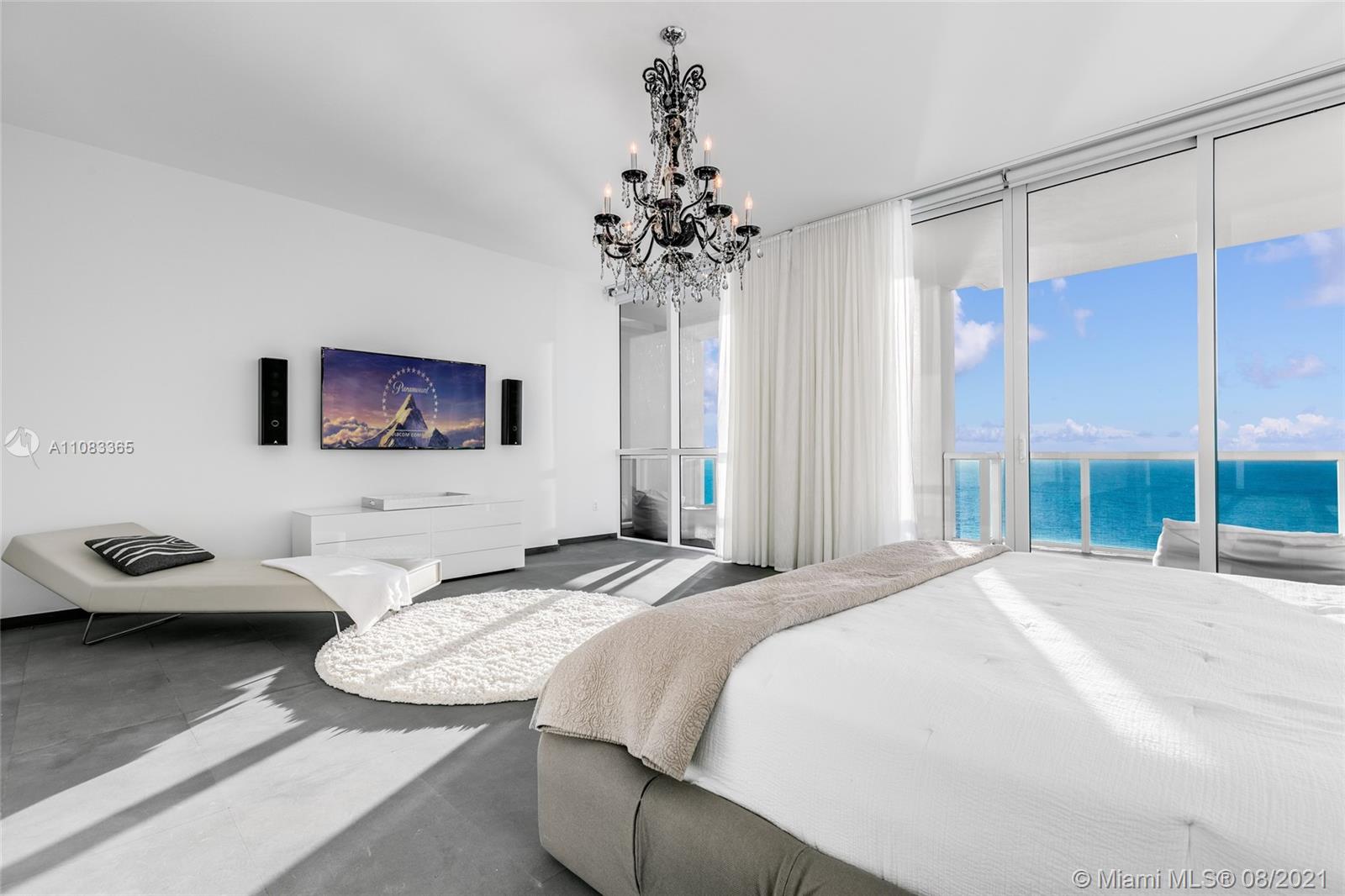 CONTINUUM ON SOUTH BEACH - Residential