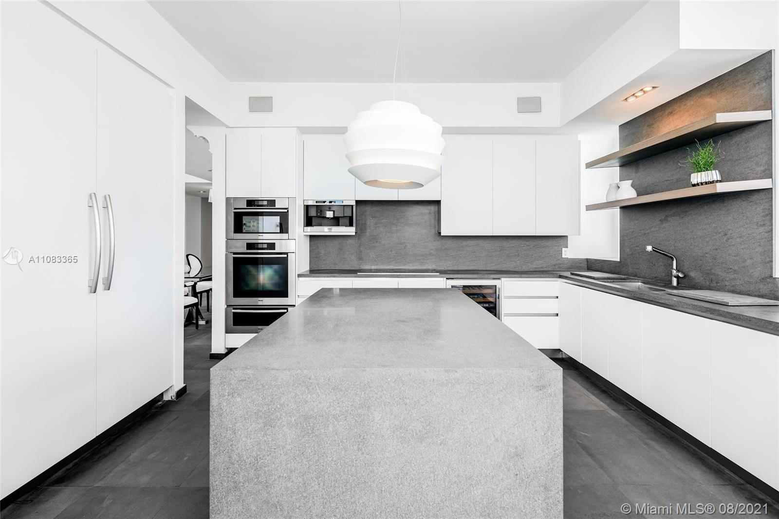 CONTINUUM ON SOUTH BEACH - Residential