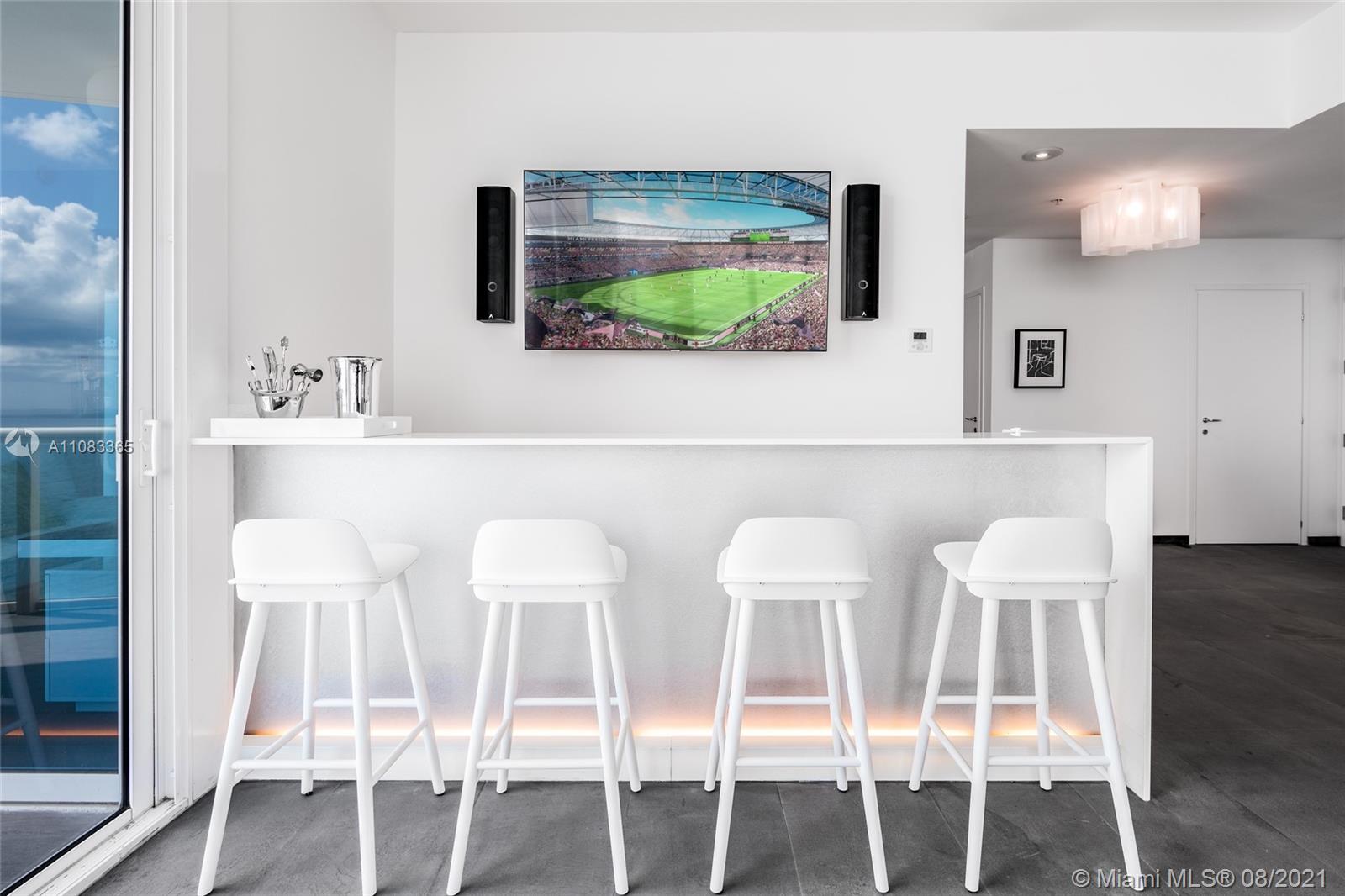 CONTINUUM ON SOUTH BEACH - Residential