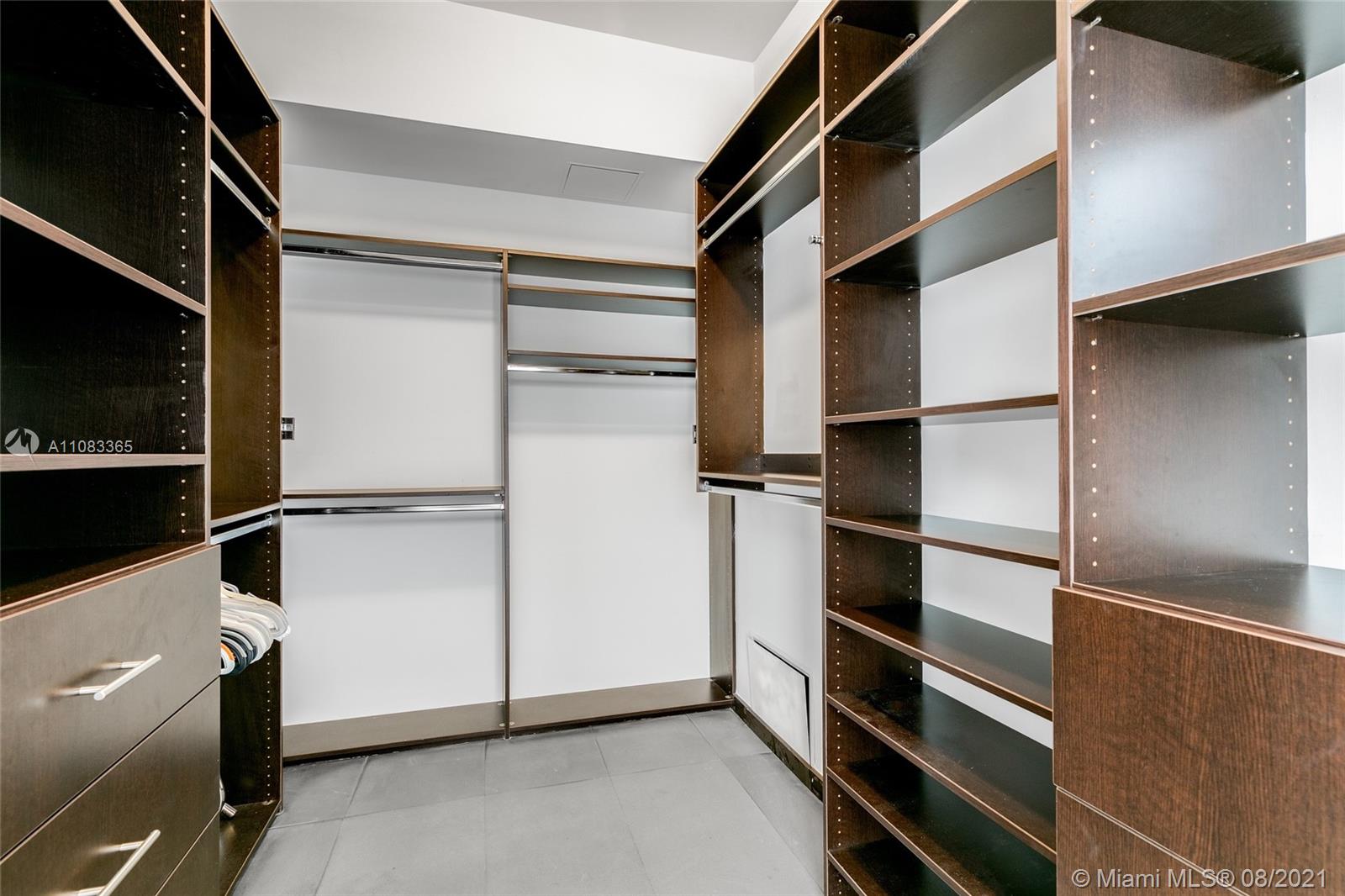 CONTINUUM ON SOUTH BEACH - Residential