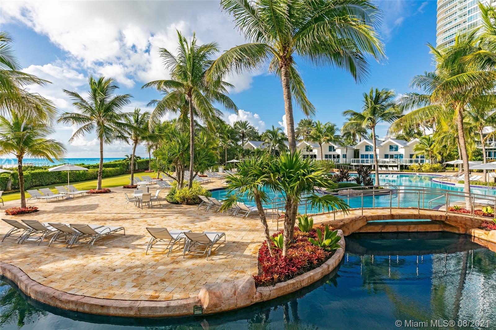 CONTINUUM ON SOUTH BEACH - Residential