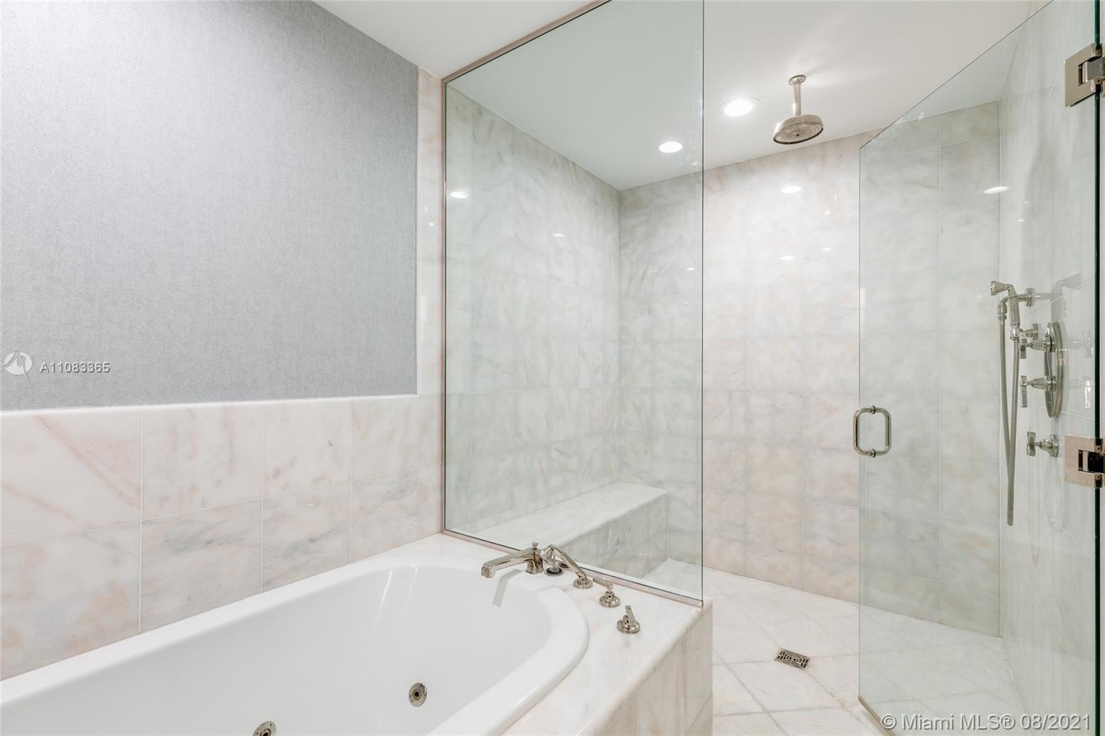 CONTINUUM ON SOUTH BEACH - Residential