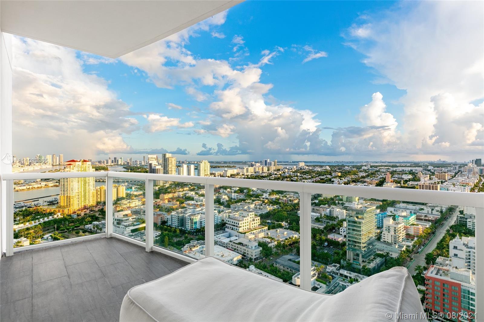 CONTINUUM ON SOUTH BEACH - Residential