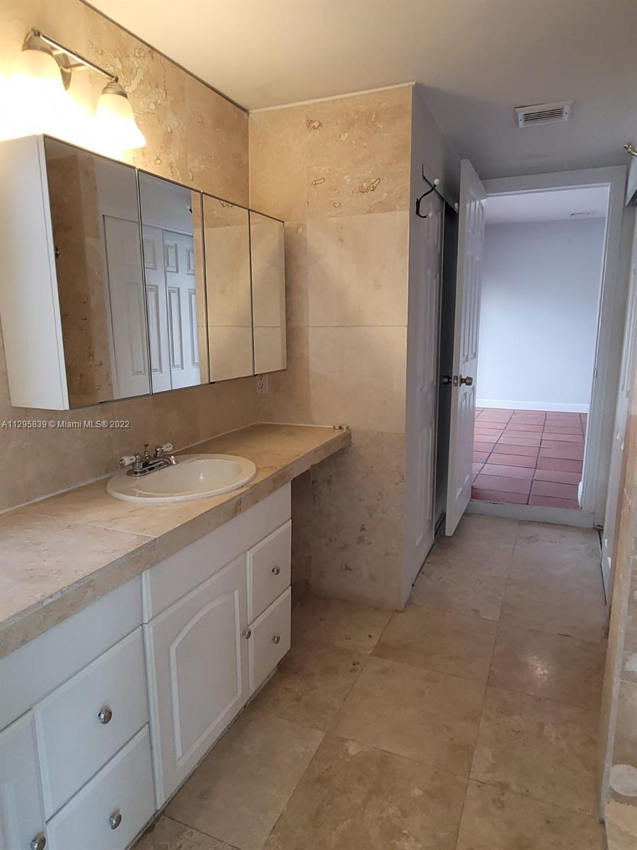 TROPICAL ISLE HOMES SUB - Residential Lease