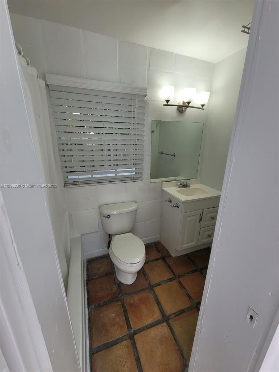 TROPICAL ISLE HOMES SUB - Residential Lease