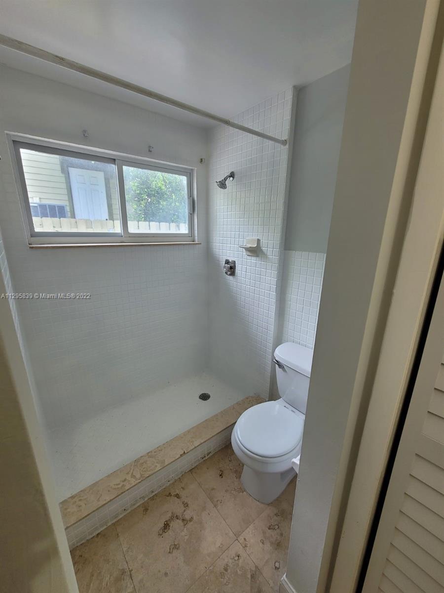 TROPICAL ISLE HOMES SUB - Residential Lease