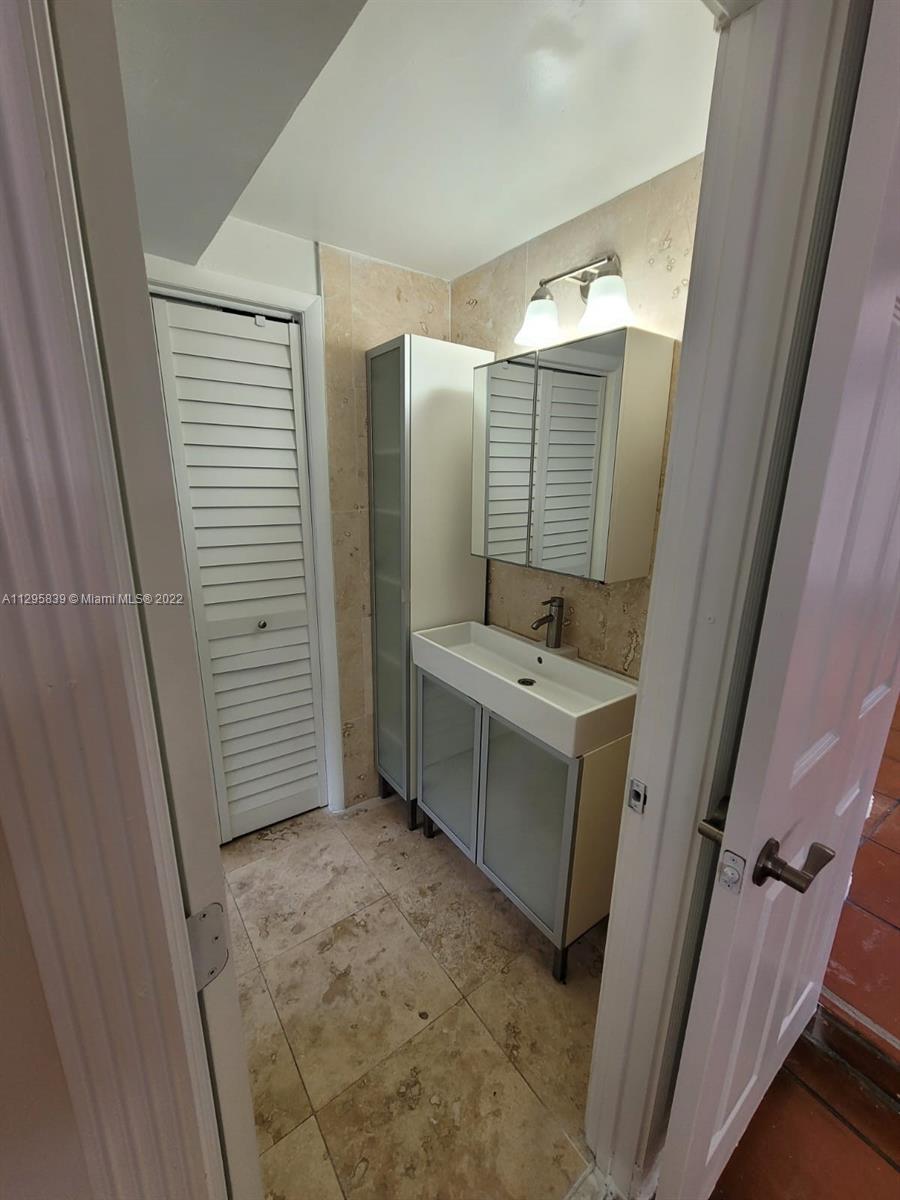 TROPICAL ISLE HOMES SUB - Residential Lease