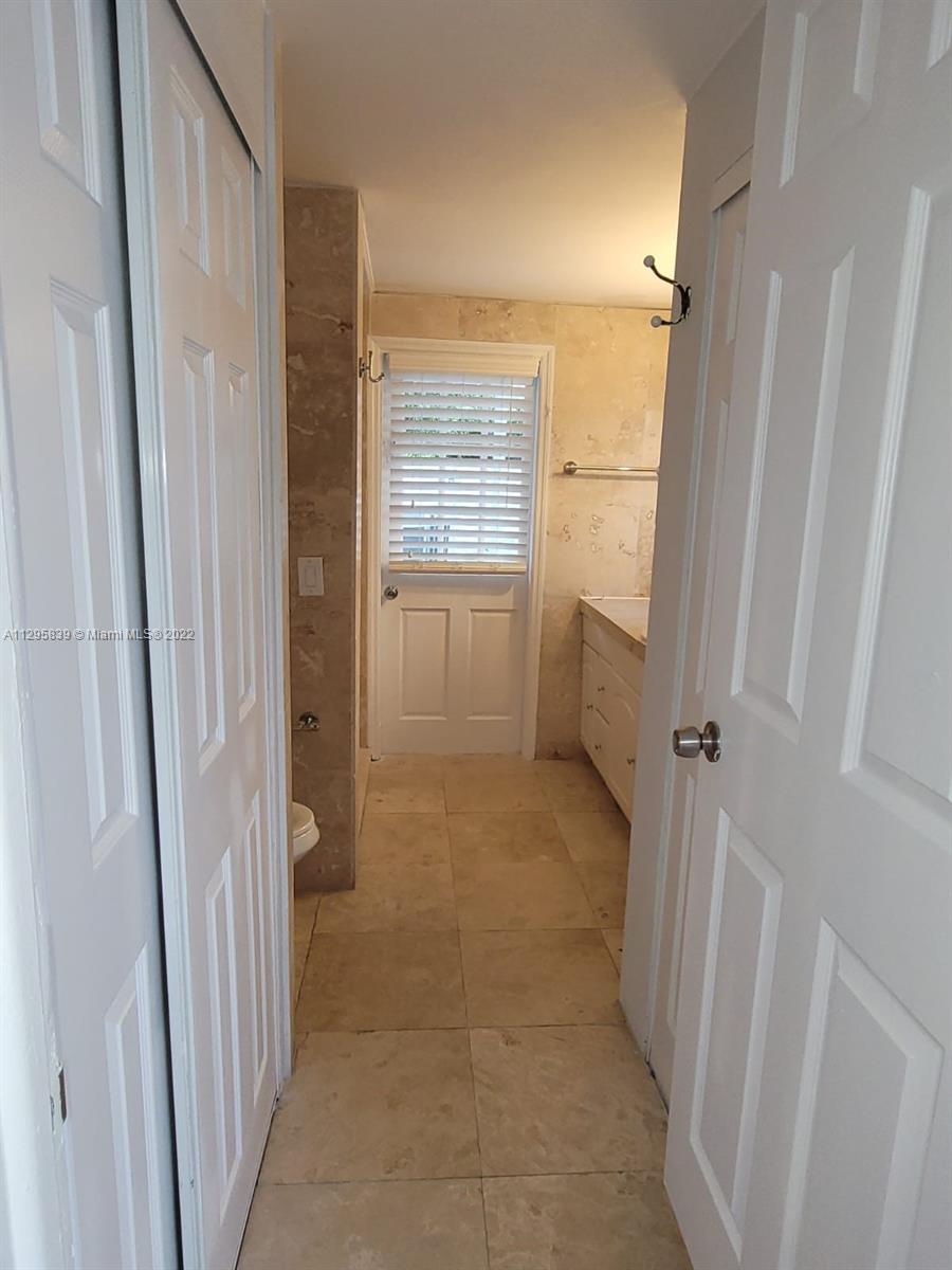 TROPICAL ISLE HOMES SUB - Residential Lease