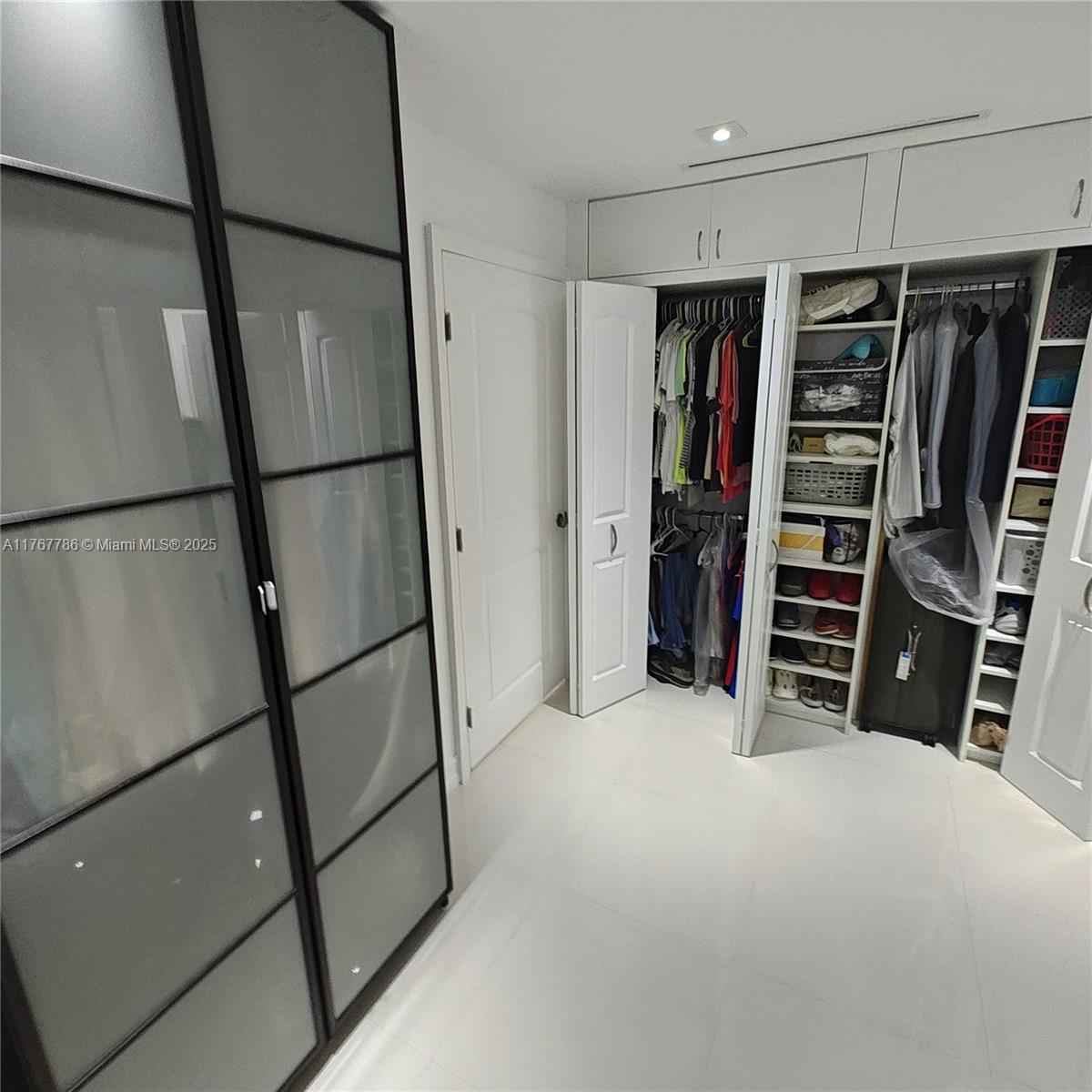 COMMODORE PLAZA CONDO - Residential