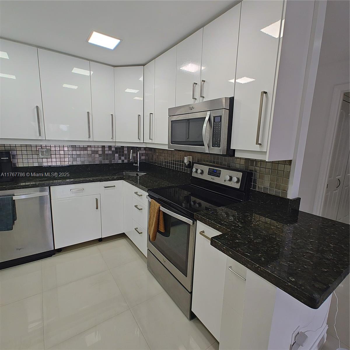 COMMODORE PLAZA CONDO - Residential