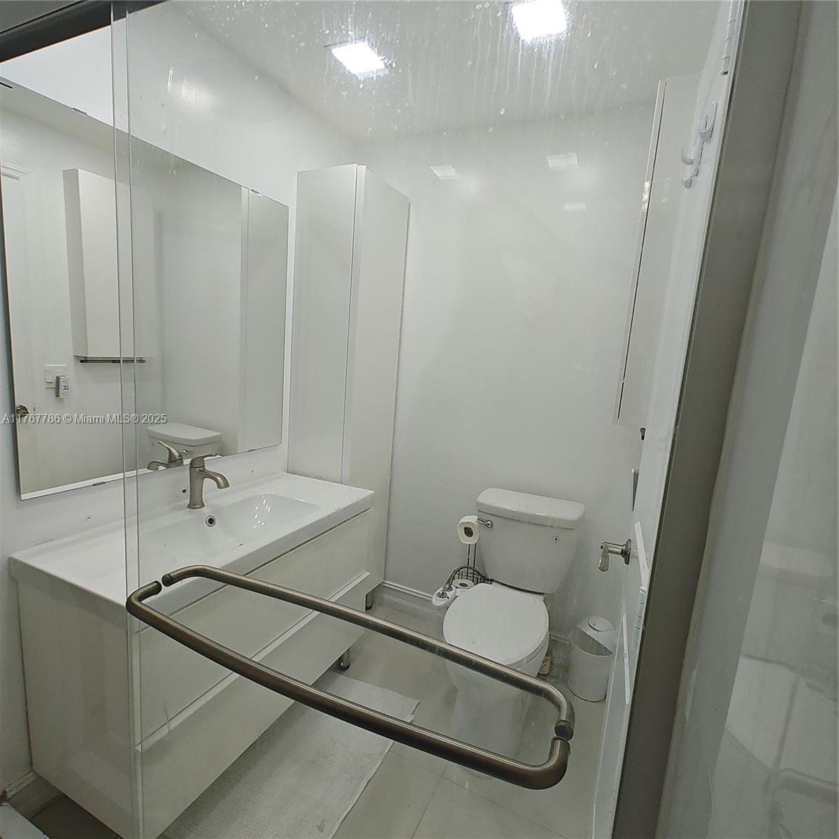 COMMODORE PLAZA CONDO - Residential