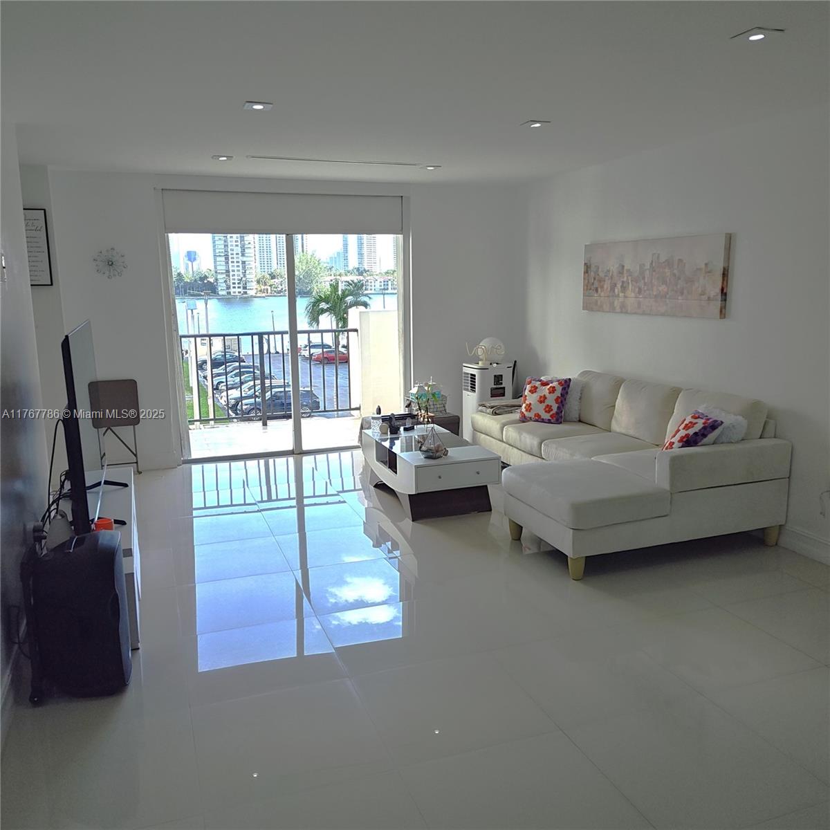 COMMODORE PLAZA CONDO - Residential