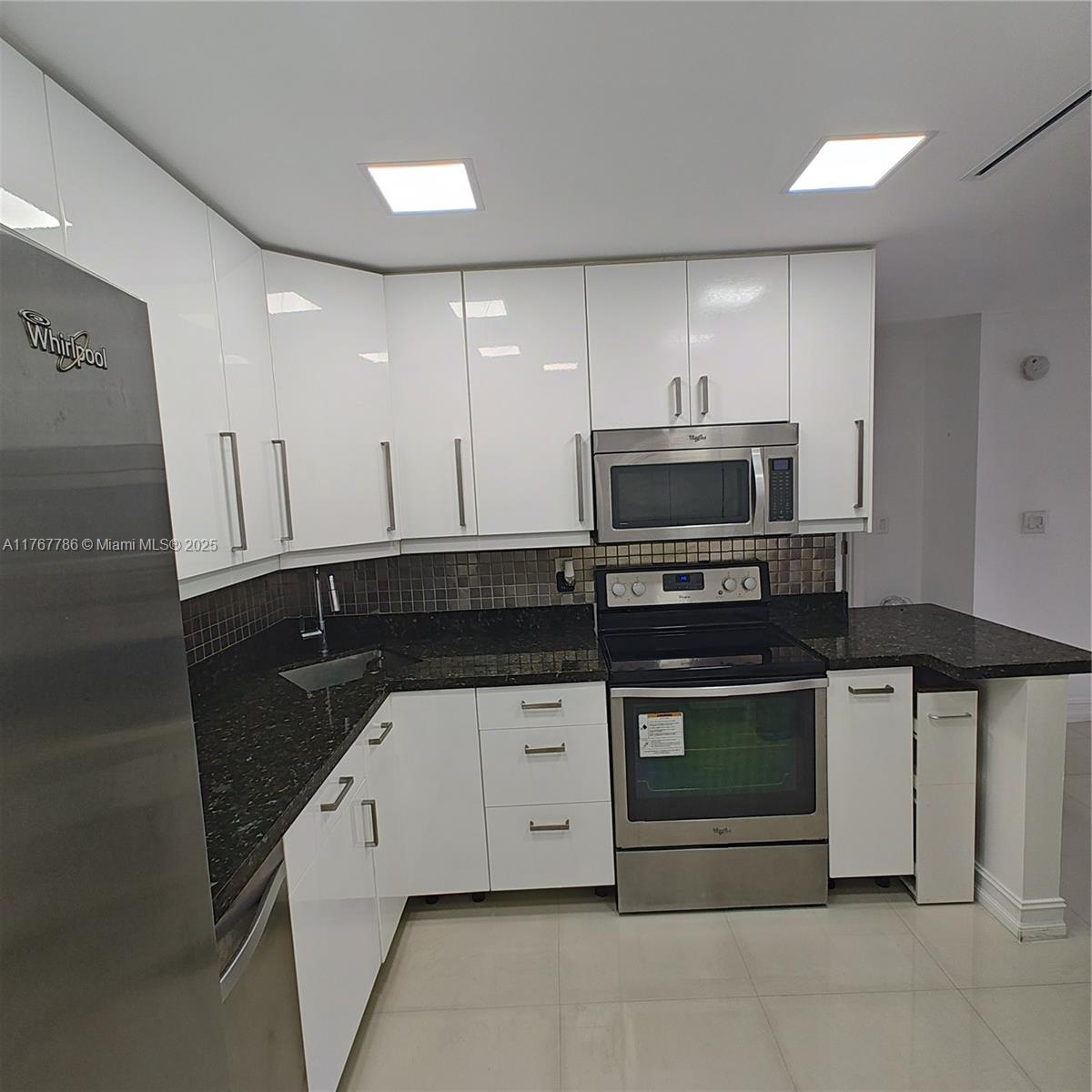 COMMODORE PLAZA CONDO - Residential