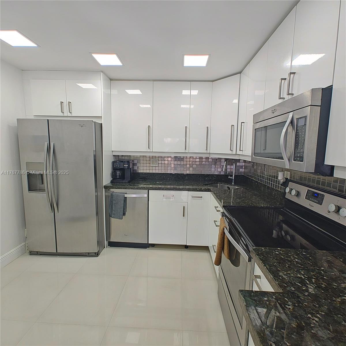 COMMODORE PLAZA CONDO - Residential
