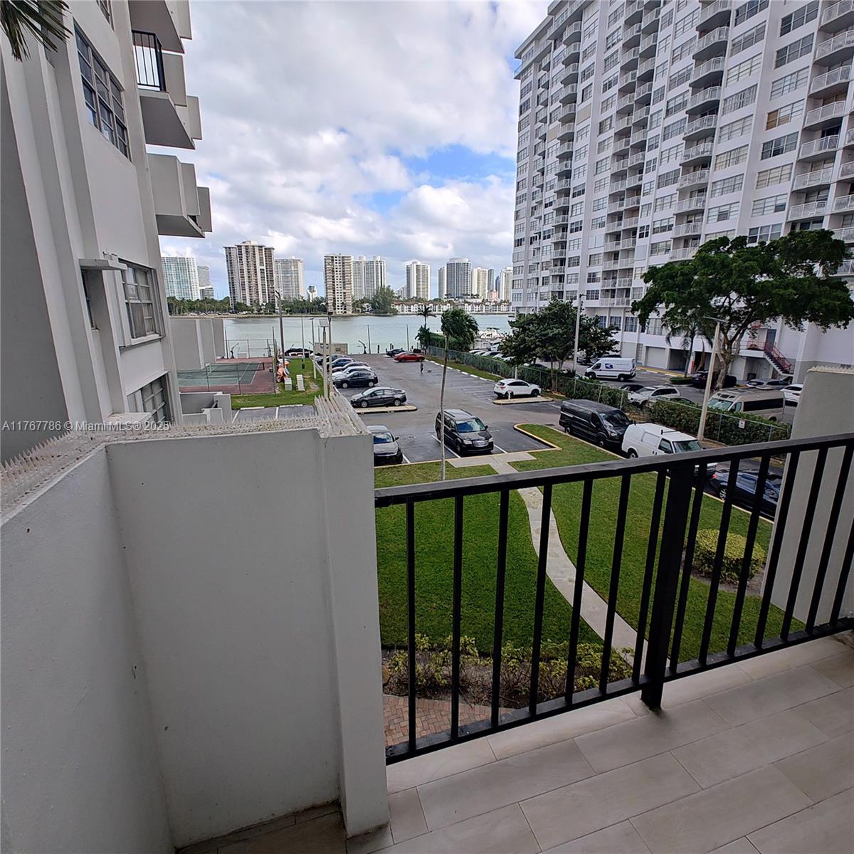 COMMODORE PLAZA CONDO - Residential