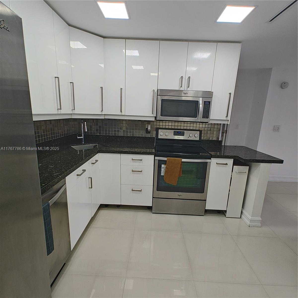 COMMODORE PLAZA CONDO - Residential