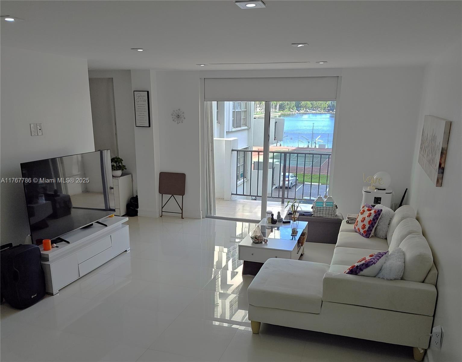 COMMODORE PLAZA CONDO - Residential