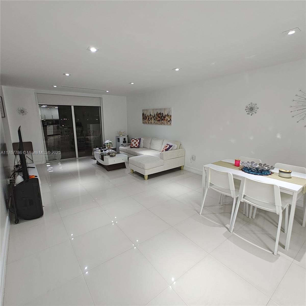COMMODORE PLAZA CONDO - Residential